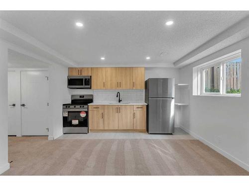 45 Templemont Drive Ne, Calgary, AB - Indoor Photo Showing Kitchen