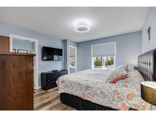 511 Windstone Common Sw, Airdrie, AB - Indoor Photo Showing Bedroom