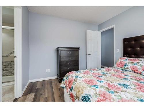 511 Windstone Common Sw, Airdrie, AB - Indoor Photo Showing Bedroom