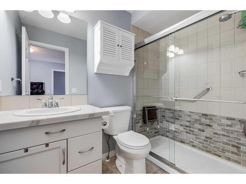 511 Windstone Common Sw, Airdrie, AB - Indoor Photo Showing Bathroom