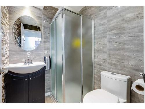 511 Windstone Common Sw, Airdrie, AB - Indoor Photo Showing Bathroom