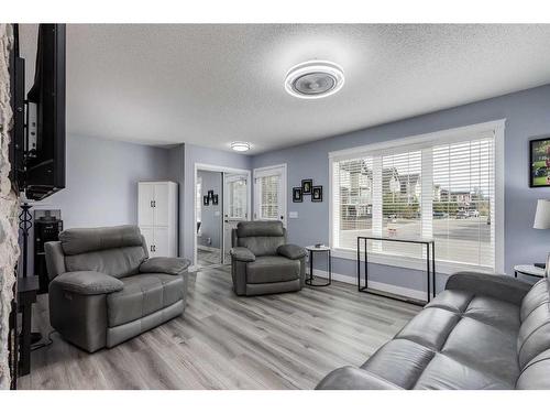 511 Windstone Common Sw, Airdrie, AB - Indoor Photo Showing Living Room