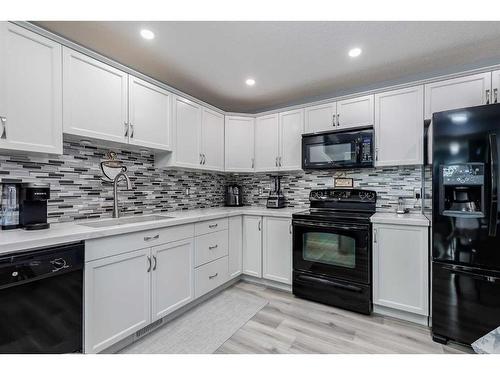 511 Windstone Common Sw, Airdrie, AB - Indoor Photo Showing Kitchen