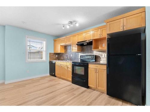 929 Channelside Road Sw, Airdrie, AB - Indoor Photo Showing Kitchen