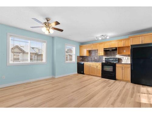 929 Channelside Road Sw, Airdrie, AB - Indoor Photo Showing Kitchen