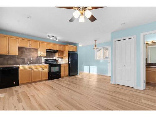 929 Channelside Road Sw, Airdrie, AB - Indoor Photo Showing Kitchen