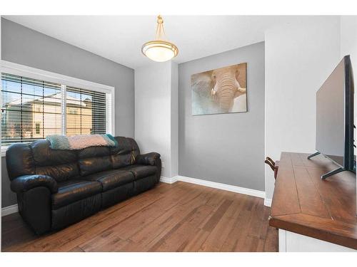 929 Channelside Road Sw, Airdrie, AB - Indoor Photo Showing Living Room