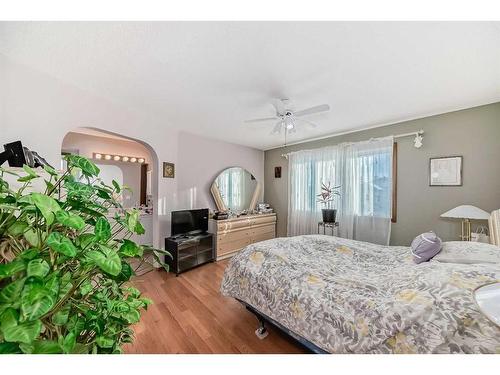 108 Citadel Circle Nw, Calgary, AB - Indoor Photo Showing Bedroom