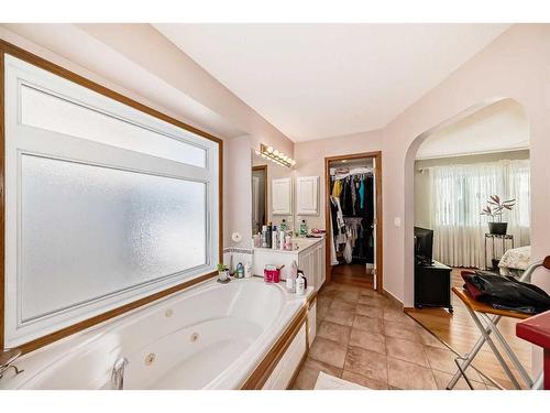 108 Citadel Circle Nw, Calgary, AB - Indoor Photo Showing Bathroom