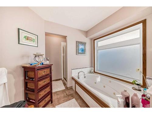 108 Citadel Circle Nw, Calgary, AB - Indoor Photo Showing Bathroom