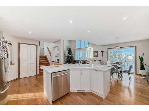 108 Citadel Circle Nw, Calgary, AB - Indoor Photo Showing Kitchen