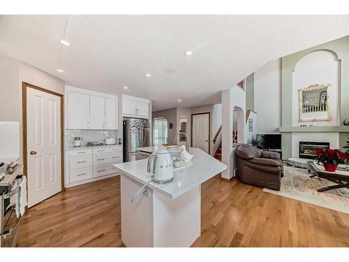 108 Citadel Circle Nw, Calgary, AB - Indoor Photo Showing Kitchen