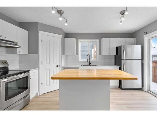 144 Chaparral Ridge Circle Se, Calgary, AB - Indoor Photo Showing Kitchen