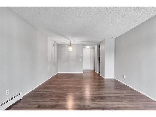 3208-80 Glamis Drive Sw, Calgary, AB - Indoor Photo Showing Other Room