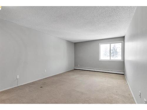 3208-80 Glamis Drive Sw, Calgary, AB - Indoor Photo Showing Other Room