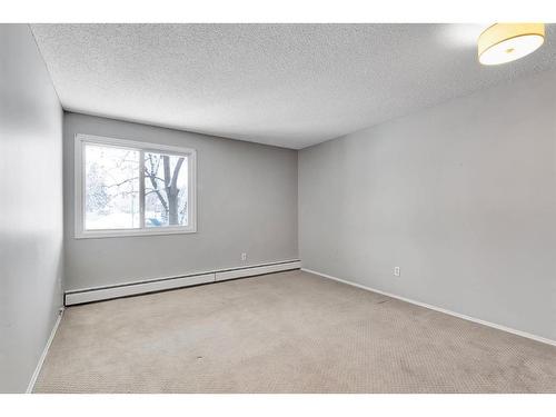 3208-80 Glamis Drive Sw, Calgary, AB - Indoor Photo Showing Other Room