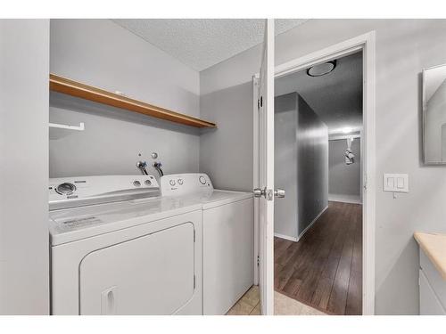 3208-80 Glamis Drive Sw, Calgary, AB - Indoor Photo Showing Laundry Room