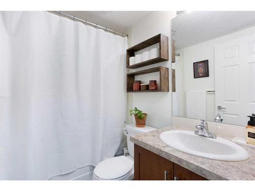 5303-279 Copperpond Common Se, Calgary, AB - Indoor Photo Showing Bathroom