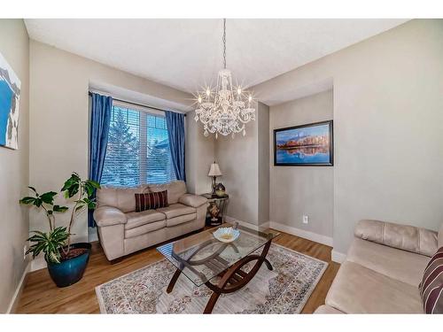 96 Evergreen Square Sw, Calgary, AB - Indoor Photo Showing Living Room