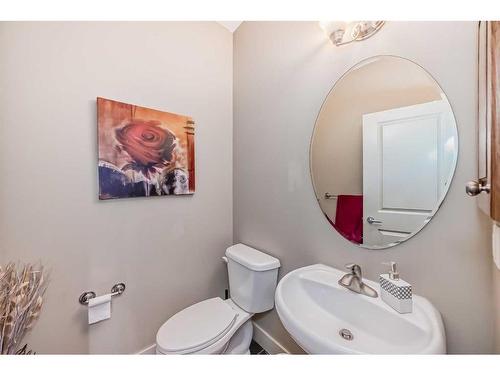 96 Evergreen Square Sw, Calgary, AB - Indoor Photo Showing Bathroom