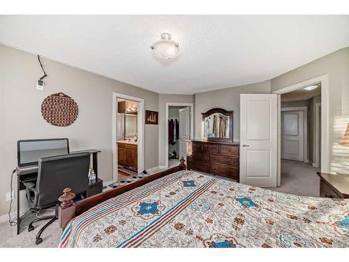 96 Evergreen Square Sw, Calgary, AB - Indoor Photo Showing Bedroom