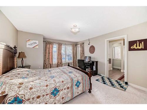 96 Evergreen Square Sw, Calgary, AB - Indoor Photo Showing Bedroom