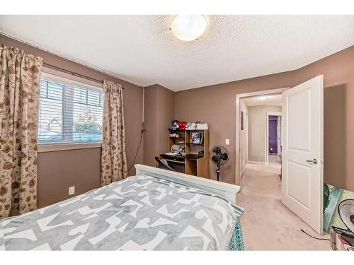 96 Evergreen Square Sw, Calgary, AB - Indoor Photo Showing Bedroom