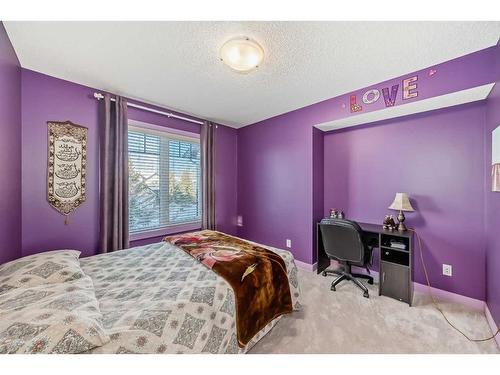 96 Evergreen Square Sw, Calgary, AB - Indoor Photo Showing Bedroom