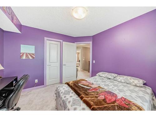 96 Evergreen Square Sw, Calgary, AB - Indoor Photo Showing Bedroom