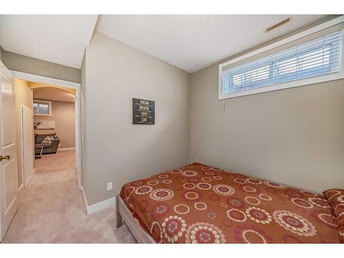 96 Evergreen Square Sw, Calgary, AB - Indoor Photo Showing Bedroom