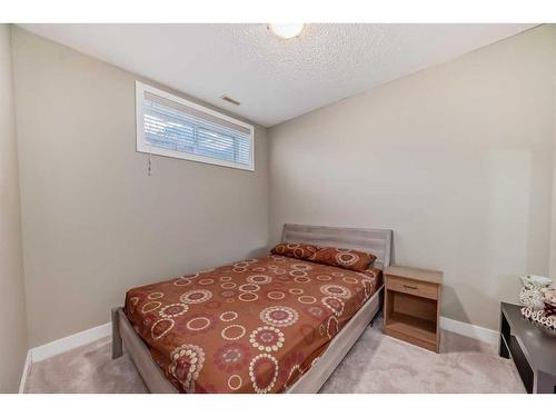 96 Evergreen Square Sw, Calgary, AB - Indoor Photo Showing Bedroom