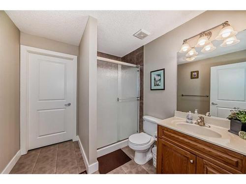 96 Evergreen Square Sw, Calgary, AB - Indoor Photo Showing Bathroom