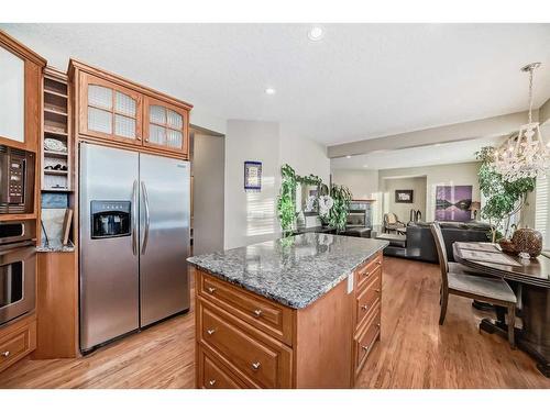 96 Evergreen Square Sw, Calgary, AB - Indoor Photo Showing Kitchen