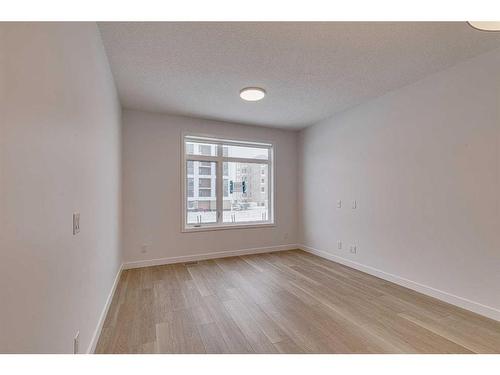 222-8500 19 Avenue Se, Calgary, AB - Indoor Photo Showing Other Room