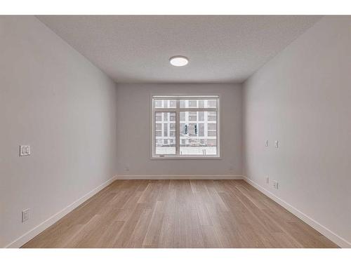 222-8500 19 Avenue Se, Calgary, AB - Indoor Photo Showing Other Room