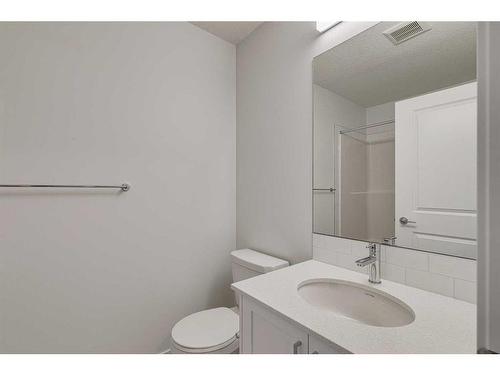 222-8500 19 Avenue Se, Calgary, AB - Indoor Photo Showing Bathroom