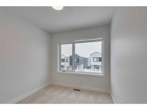 222-8500 19 Avenue Se, Calgary, AB - Indoor Photo Showing Other Room