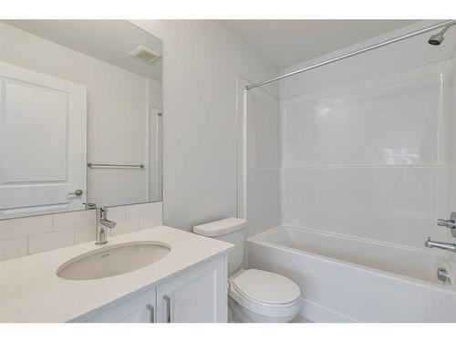 222-8500 19 Avenue Se, Calgary, AB - Indoor Photo Showing Bathroom