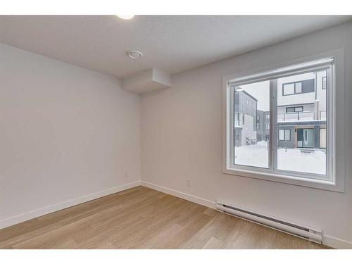 222-8500 19 Avenue Se, Calgary, AB - Indoor Photo Showing Other Room