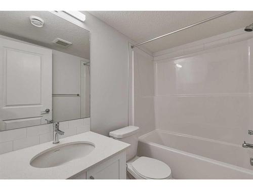 222-8500 19 Avenue Se, Calgary, AB - Indoor Photo Showing Bathroom