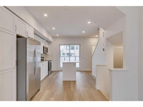 222-8500 19 Avenue Se, Calgary, AB - Indoor Photo Showing Kitchen