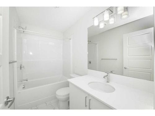 414-137 Red Embers Link Ne, Calgary, AB - Indoor Photo Showing Bathroom