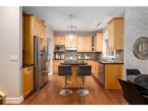 38-39 Strathlea Common Sw, Calgary, AB - Indoor Photo Showing Kitchen With Stainless Steel Kitchen With Upgraded Kitchen