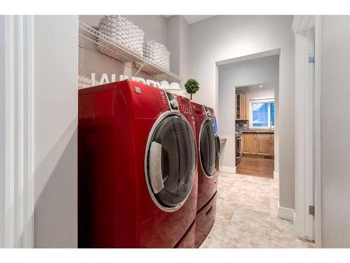 38-39 Strathlea Common Sw, Calgary, AB - Indoor Photo Showing Laundry Room