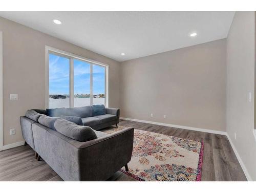 26 Cobbleridge Place Sw, Airdrie, AB - Indoor Photo Showing Living Room