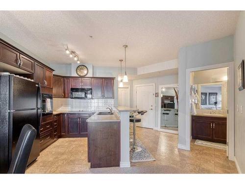 335-60 Royal Oak Plaza Nw, Calgary, AB - Indoor Photo Showing Kitchen