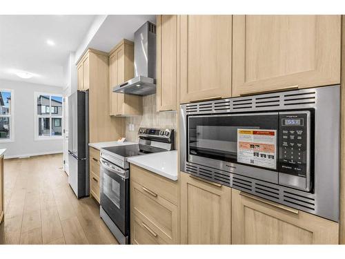 127 Aquila Drive Nw, Calgary, AB - Indoor Photo Showing Kitchen