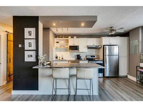 302-1027 Cameron Avenue Sw, Calgary, AB - Indoor Photo Showing Kitchen With Stainless Steel Kitchen With Upgraded Kitchen