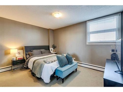 302-1027 Cameron Avenue Sw, Calgary, AB - Indoor Photo Showing Bedroom