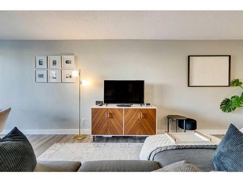 302-1027 Cameron Avenue Sw, Calgary, AB - Indoor